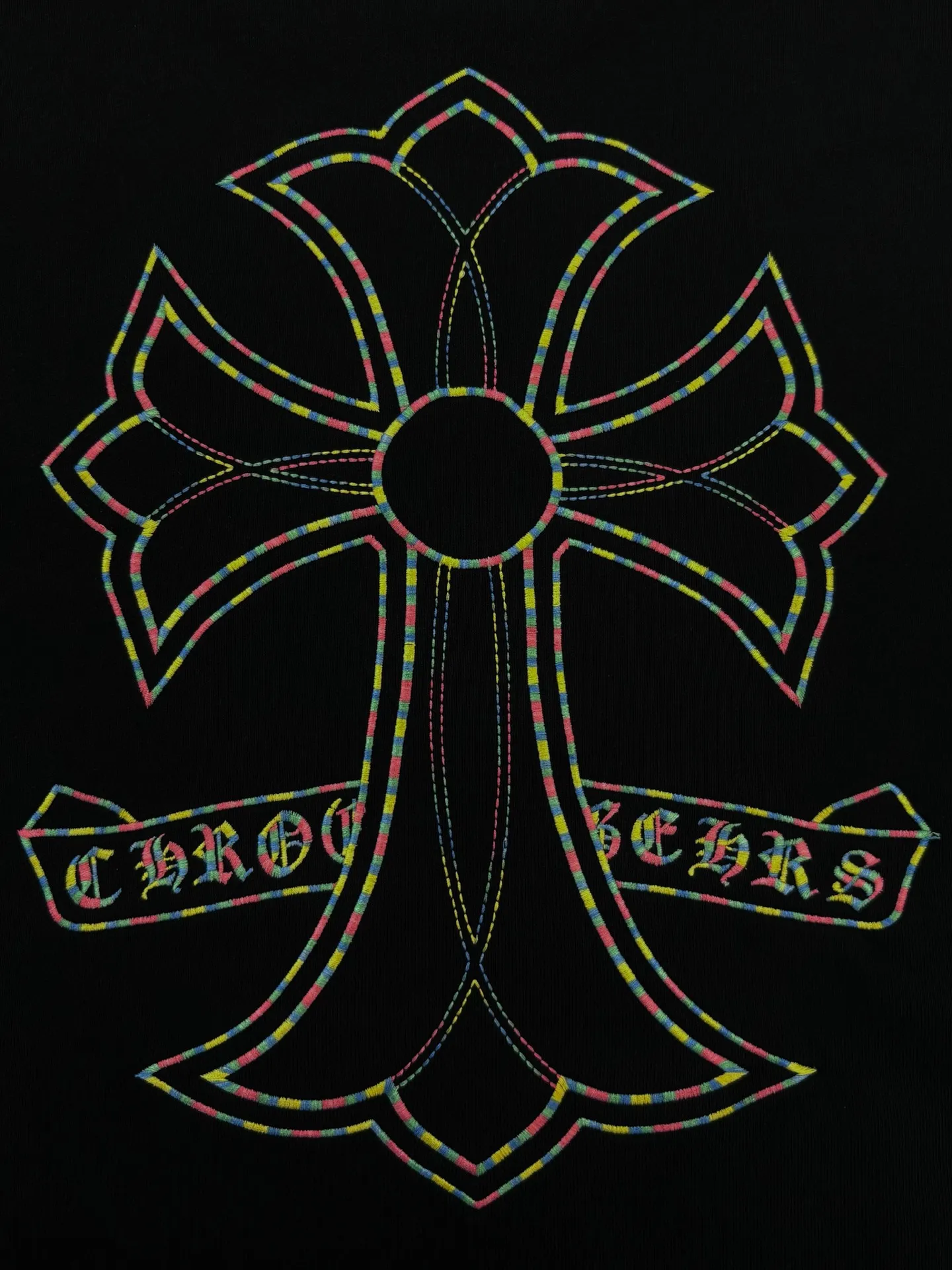 P250 [High Quality] Chrome Hearts Embroidery🪡Cross + Horseshoe‼ ️Round neck sweatshirt *Customized 420g terry cotton fabric, the fabric is soft, skin-friendly and comfortable *Embroidery process: front cross + rivet embroidery *A very simple and elegant classic continuation. It is unparalleled in terms of upper body comfort, interpreting your luxury and taste, and creating your fashion style and charm. Three complete standards. Same style for men and women. 𝐂𝐎𝐋𝐎𝐔𝐑: Black/White 𝐒𝐈𝐙𝐄: S-XL